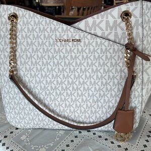 NWT Michael Kors Jet Set Travel Shoulder Bag With MK Print